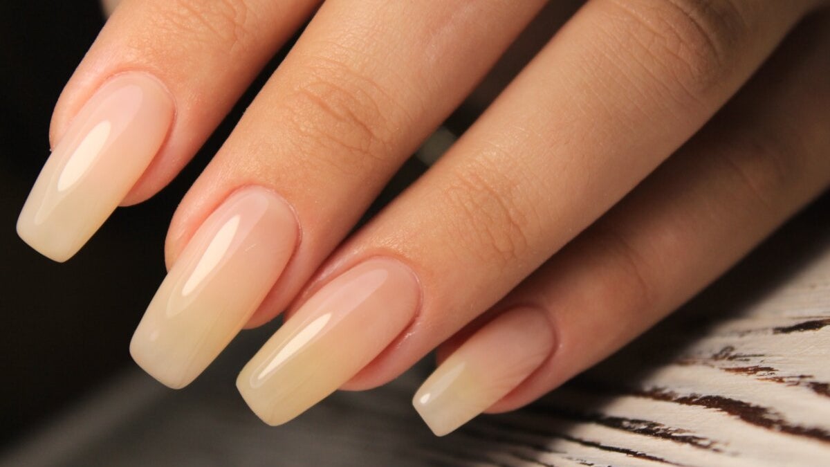 10 diseños para lucir uñas al estilo «baby boomer» - Mejor con Salud