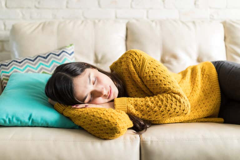 Toma una siesta y experimenta sus beneficios para recargar energías durante el día