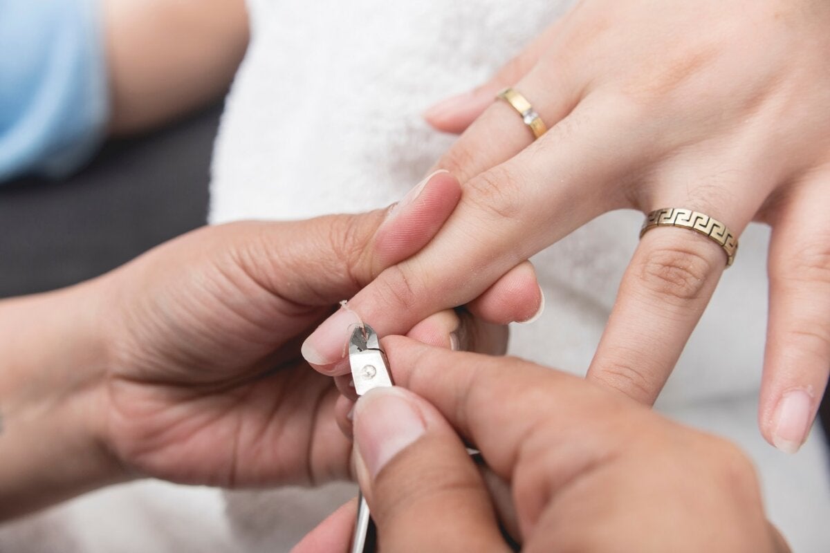 Cómo retirar las cutículas de las uñas en tres pasos