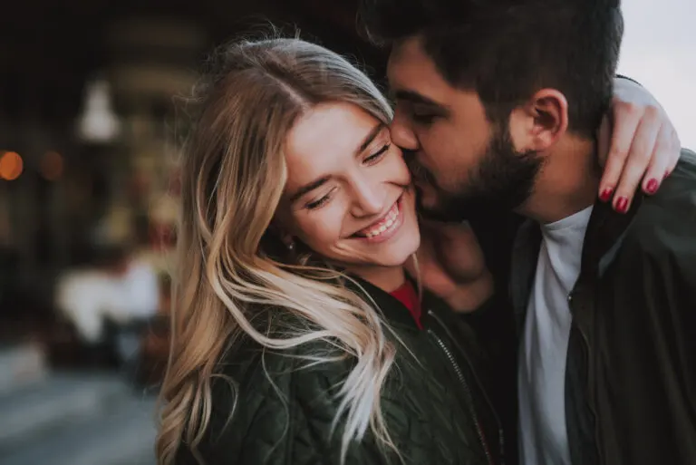 Los primeros 16 signos de atracción entre amigos