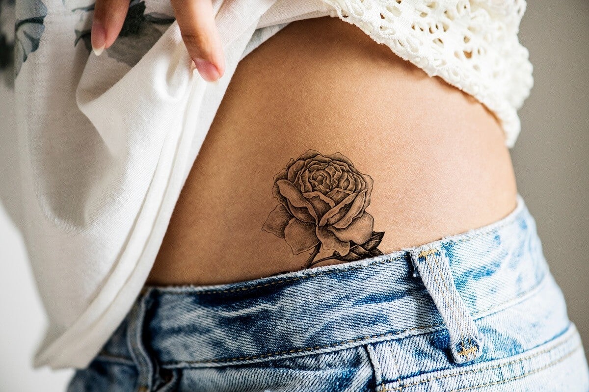 16 diseños de rosas pequeñas para un lindo tatuaje - Mejor con Salud