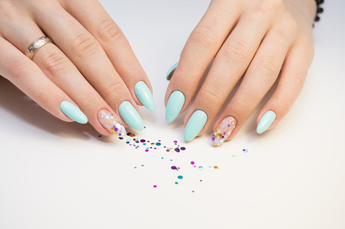 Uñas en azul Tiffany