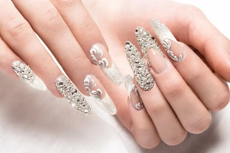 Uñas elegantes de piedras