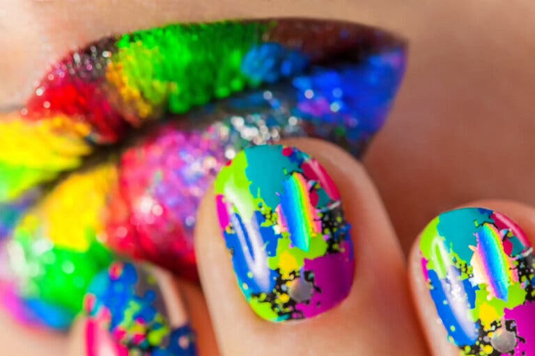 Cómo hacer uñas holográficas y 3 diseños para probar