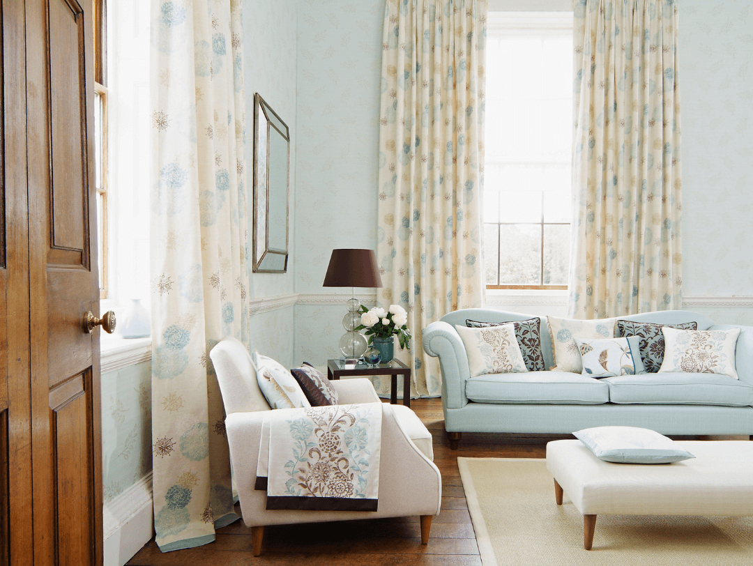 Apuesta por las cortinas estampadas en la decoración de estilo campestre