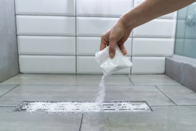 7 pasos para limpiar y destapar la tubería de la ducha