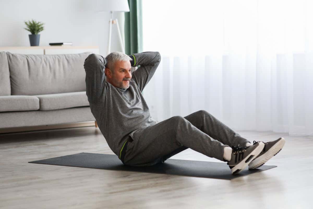 10 ejercicios para fortalecer piernas y «core» a partir de los 50 años
