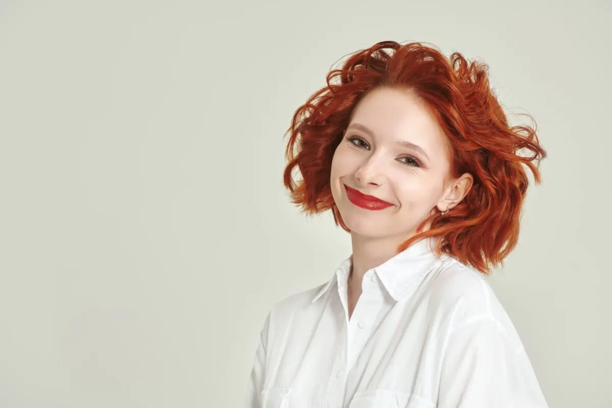 estilos de cabello rojo para pieles claras