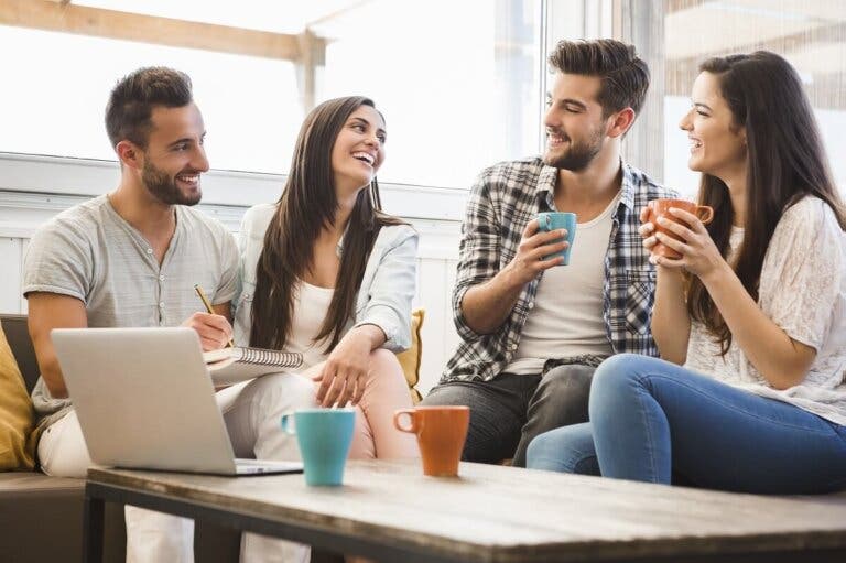 Estos son los amigos que debes incluir en tu vida, según Harvard