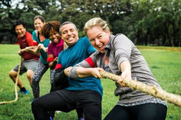 55 retos para hacer entre amigos en fiestas y reuniones
