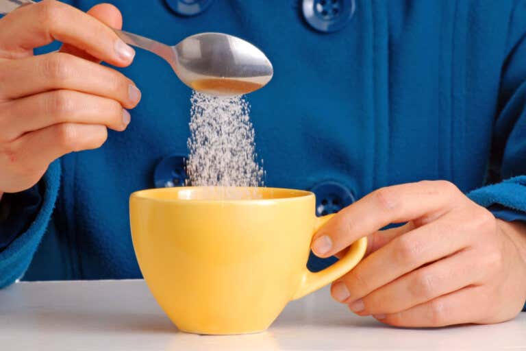 Sigue esta fácil técnica para bajarle el amargo al café