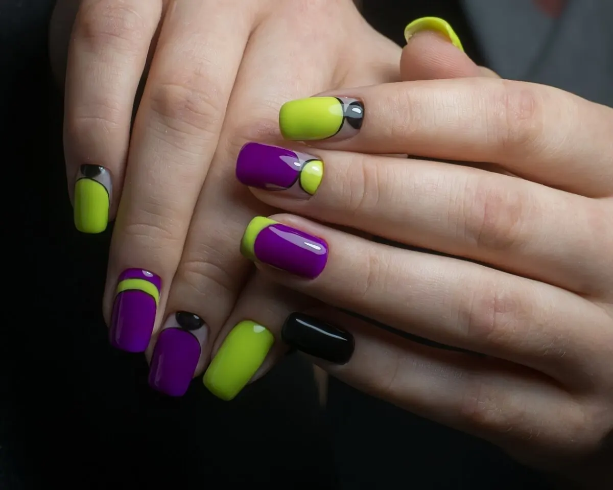 Uñas amarillo fluorescente