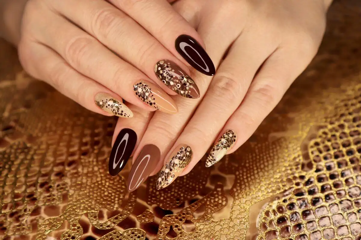 Uñas chai latte animal print