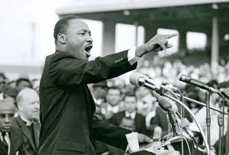 ¿Es correcto desobedecer leyes injustas? Esto pensaba Martin Luther King
