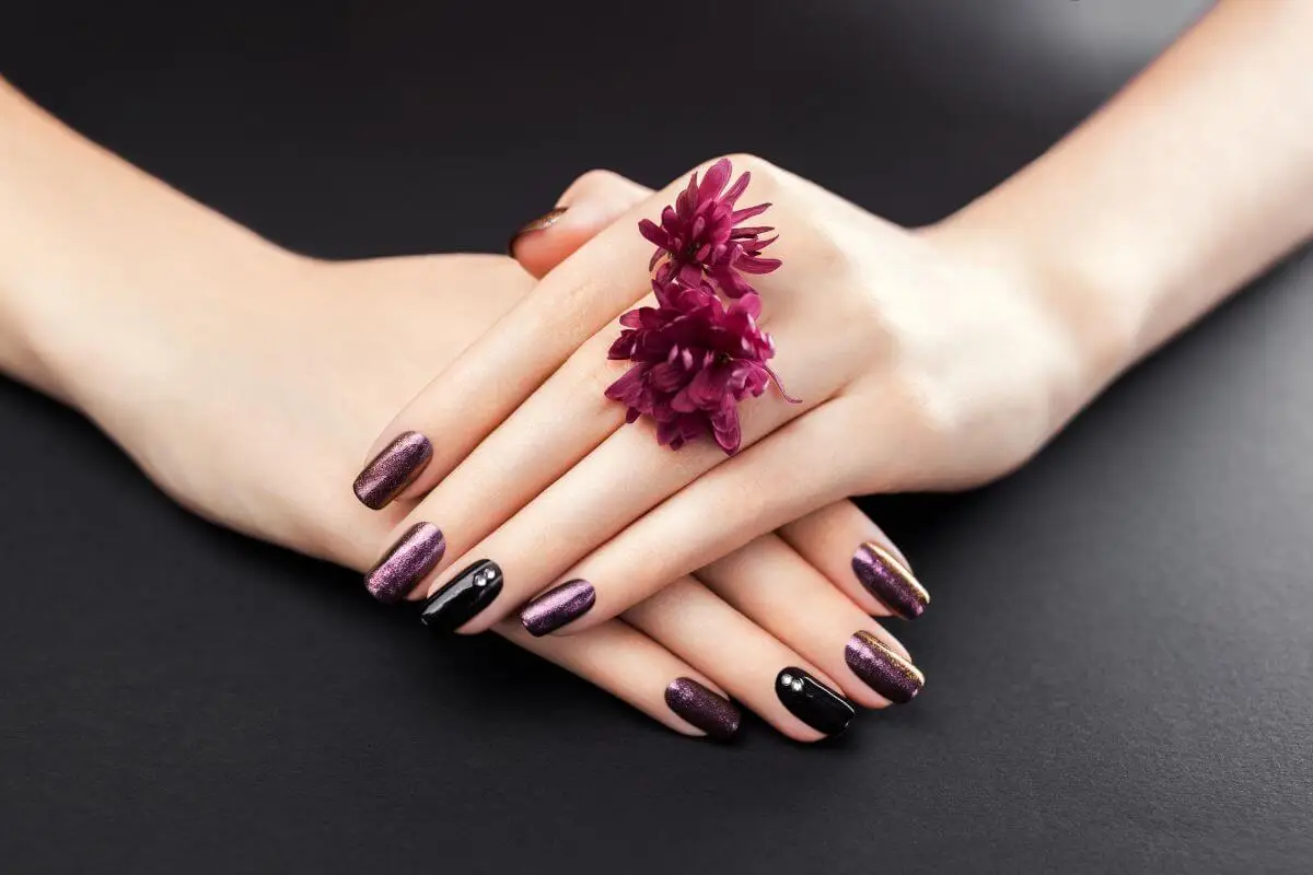 Uñas burdeos