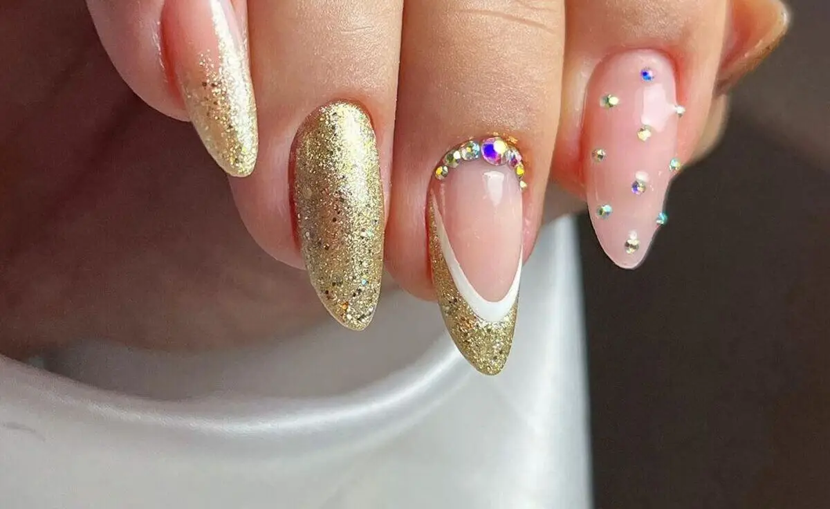 Uñas almendradas