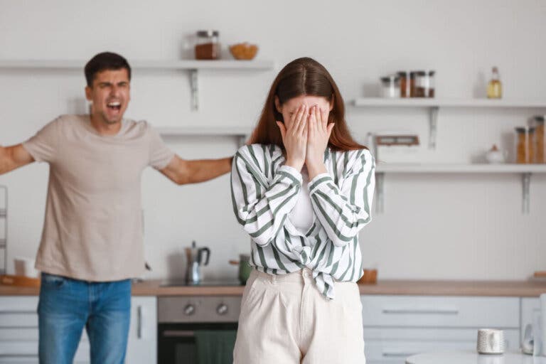 7 signos importantes que demuestran apego desorganizado en la pareja
