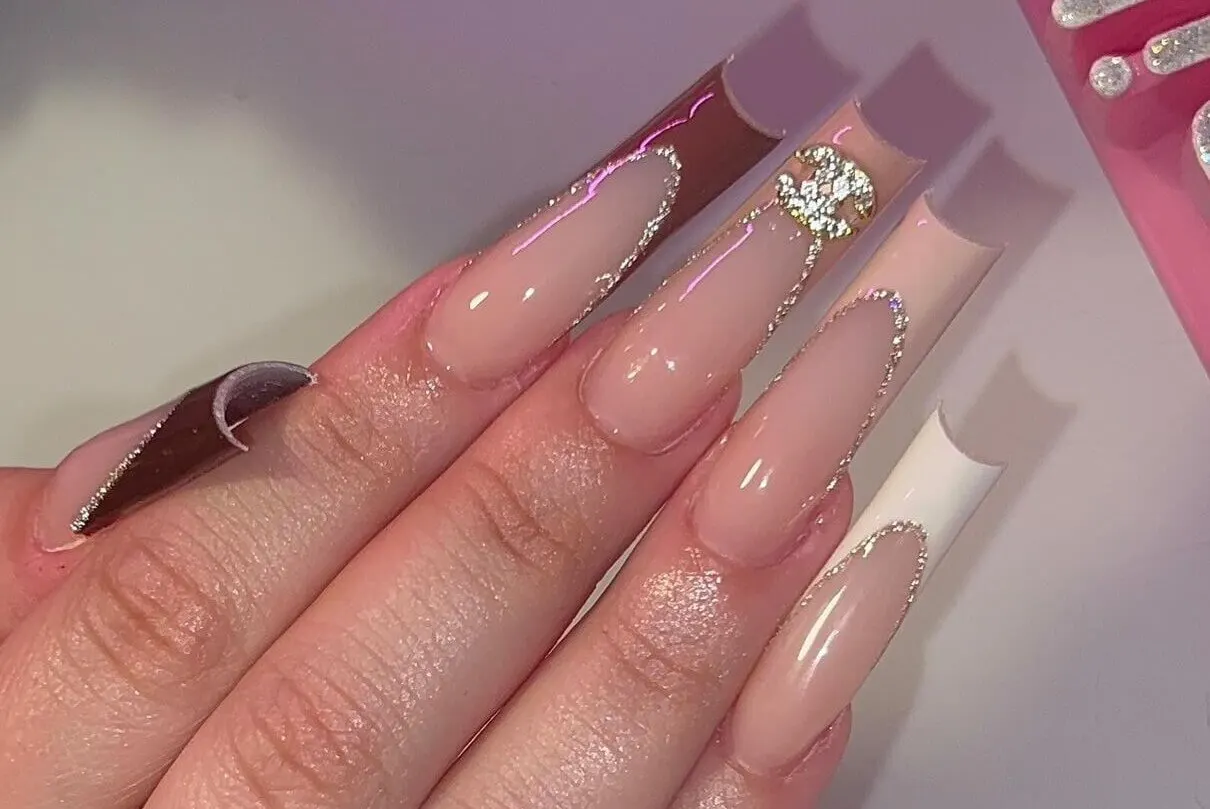 Uñas cuadradas y altas