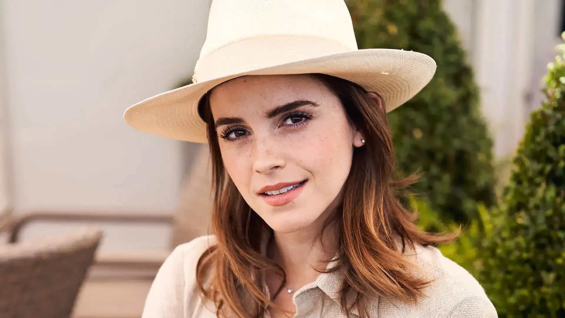 Emma Watson con sombrero otoñal.