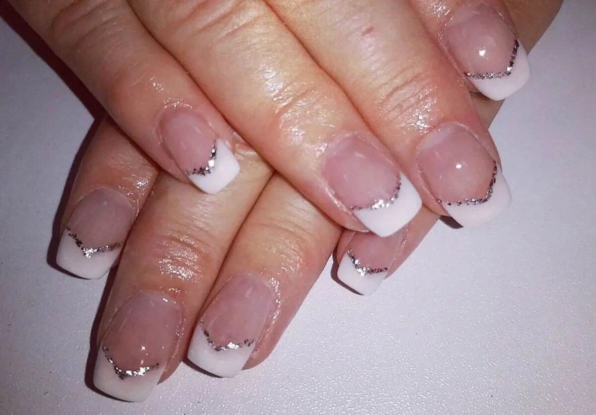 Manicura francesa con glitter