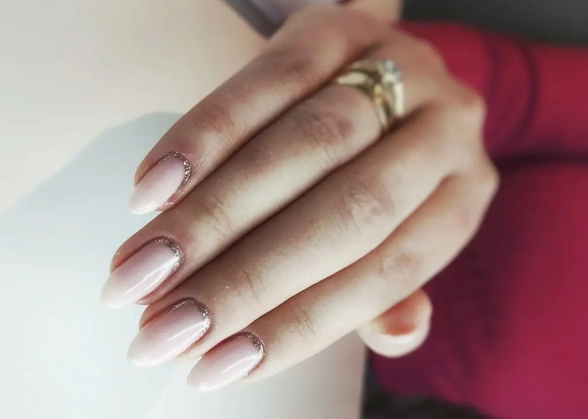 Uñas francesas invertidas