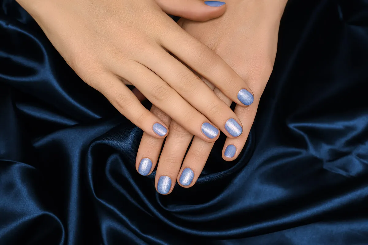 Uñas metalizadas con glitter