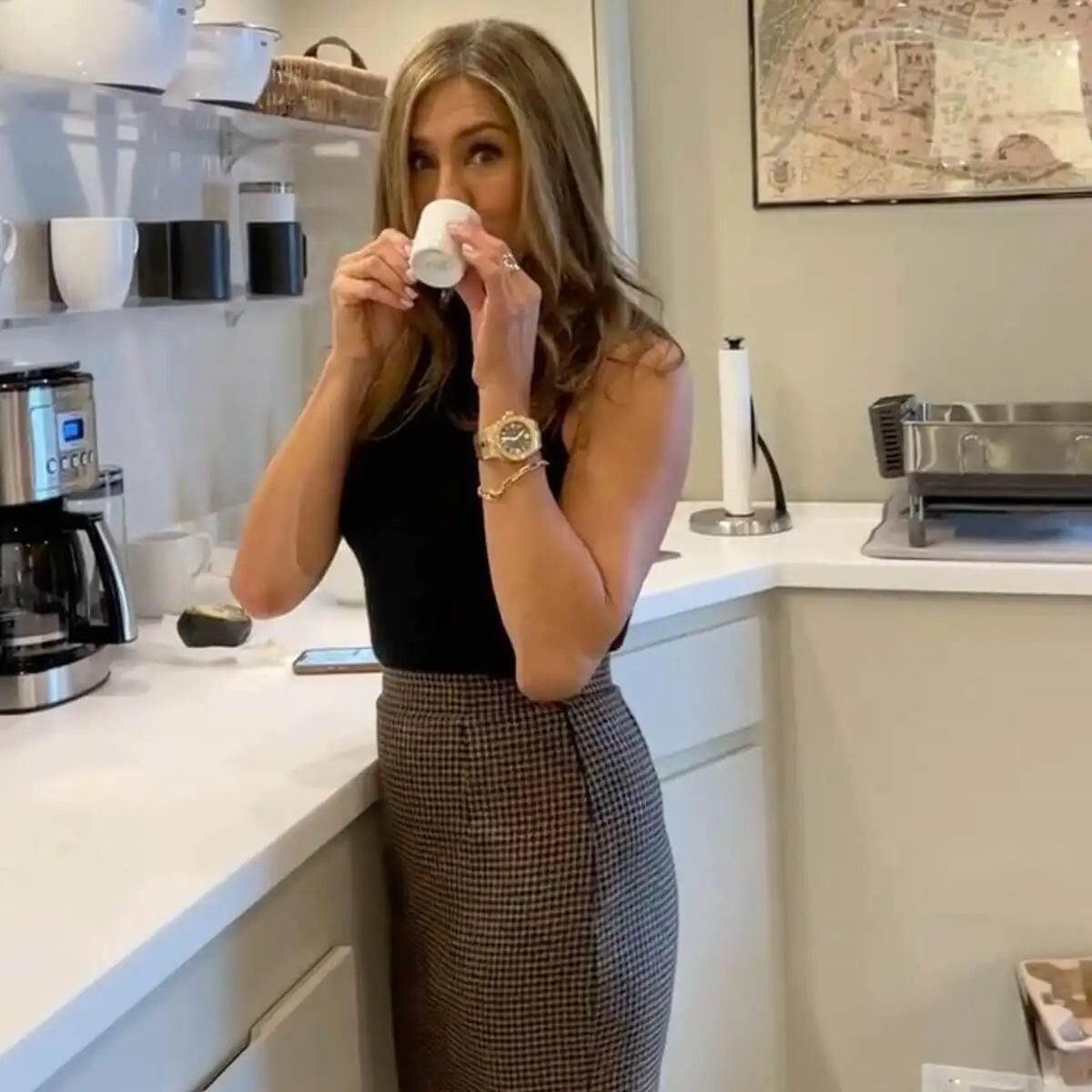 Falda tipo lápiz de Jennifer Aniston con más de 50 años.
