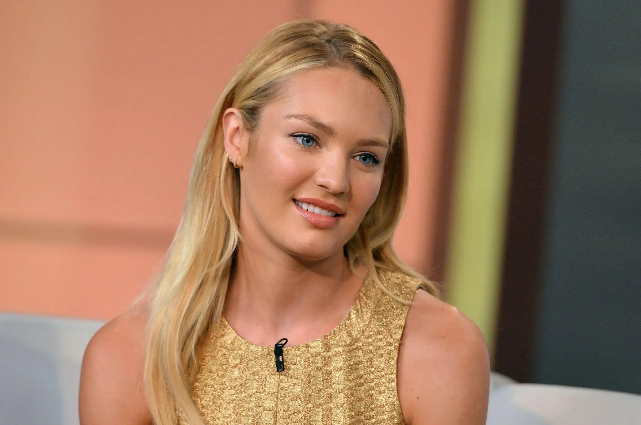 Candice Swanepoel y su estilo clean girl makeup