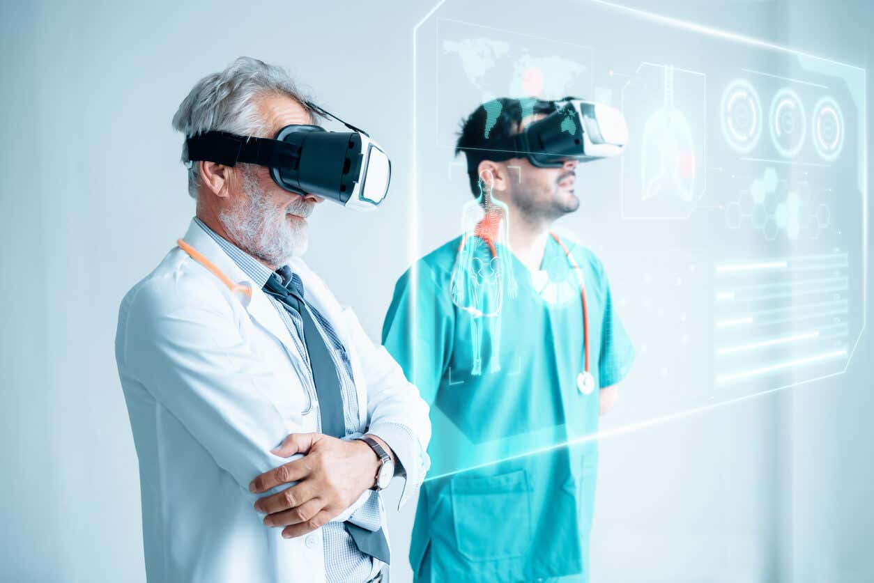 Médicos estudian anatomía con realidad virtual.