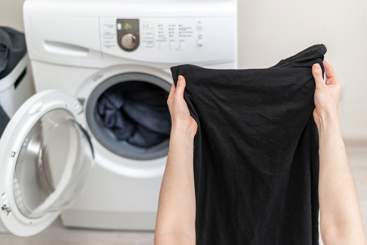 How to wash black clothes so they don’t lose their color