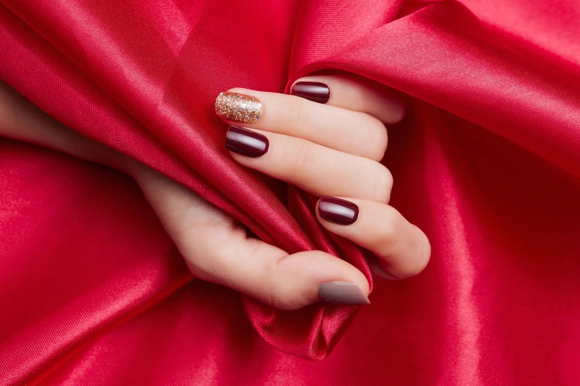 Uñas burdeos