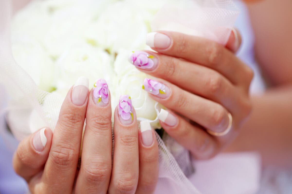 Uñas con flores.