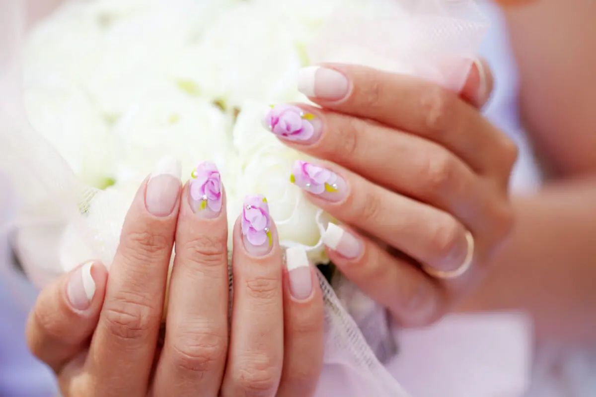 Uñas con flores.
