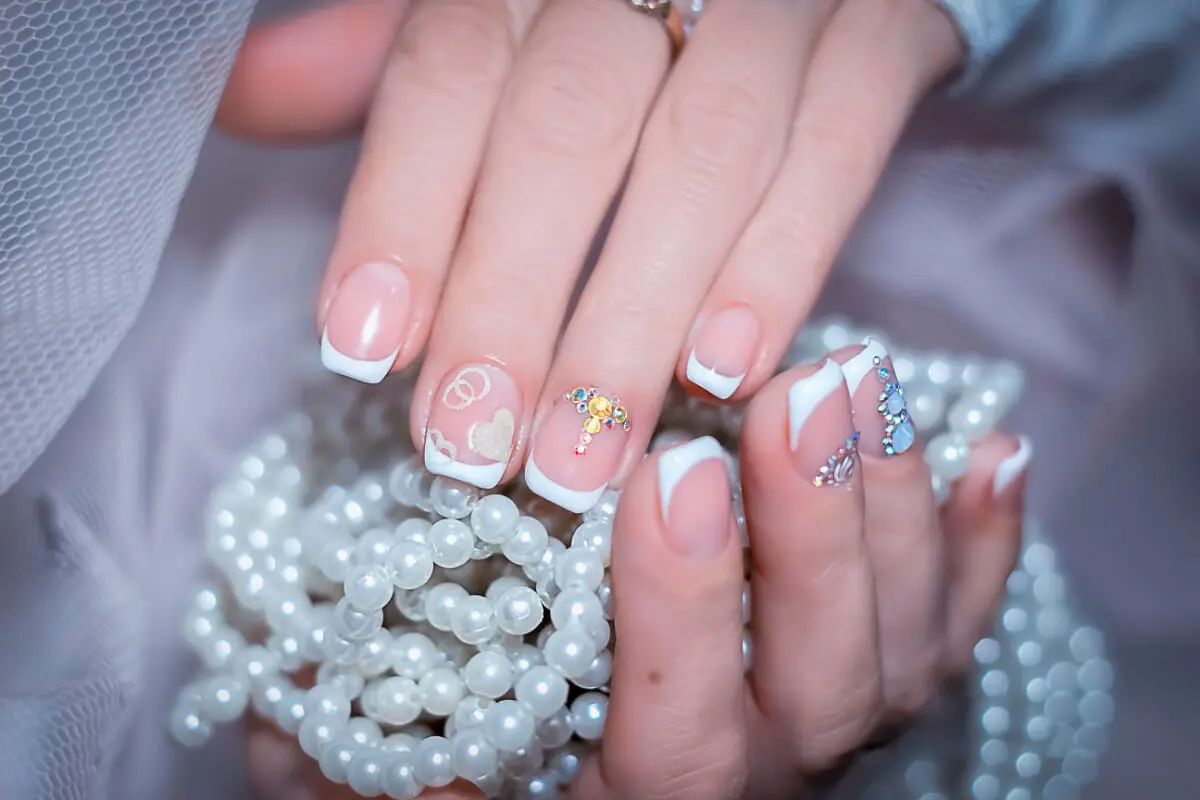 uñas francesas.