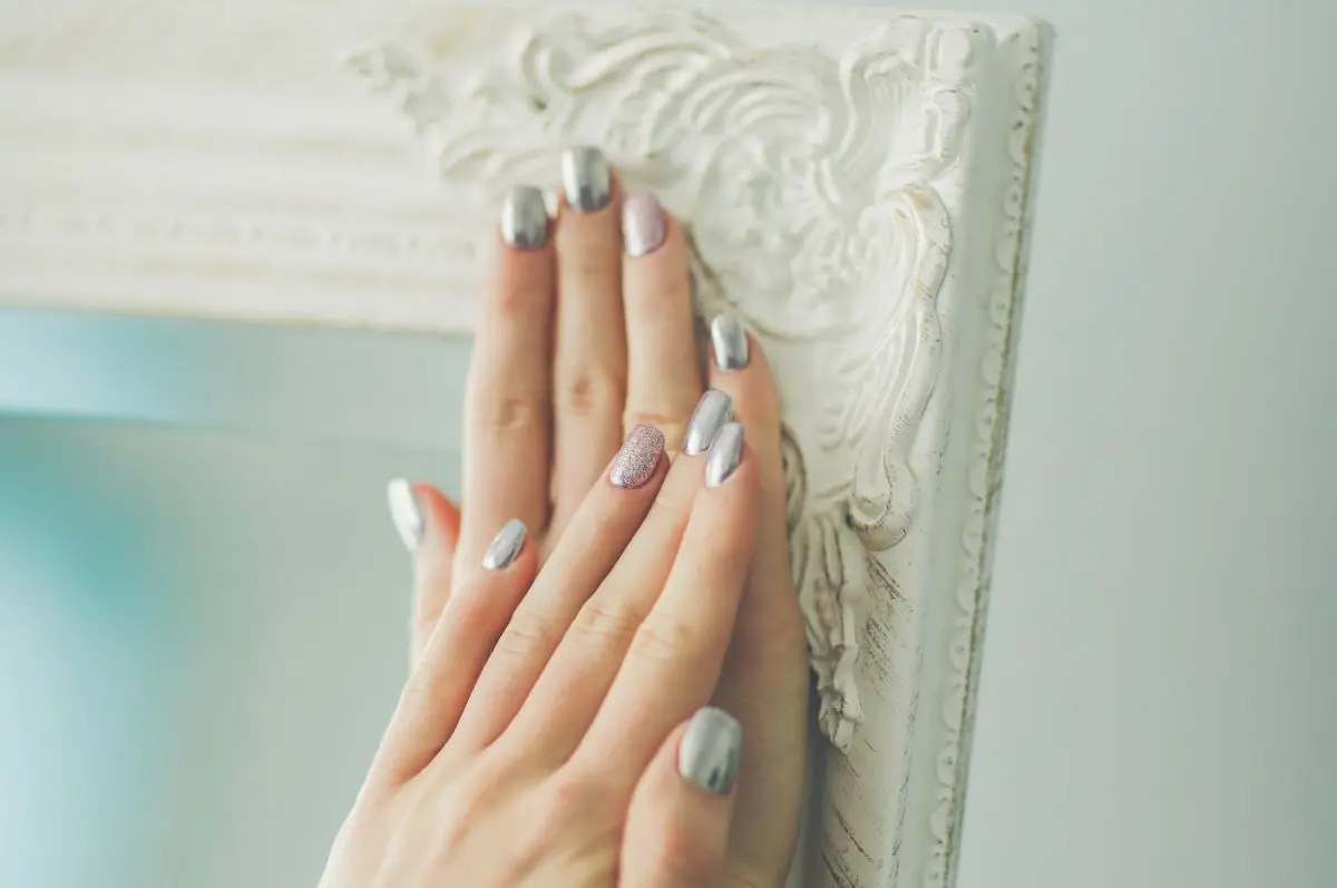 uñas metalizadas para novias.
