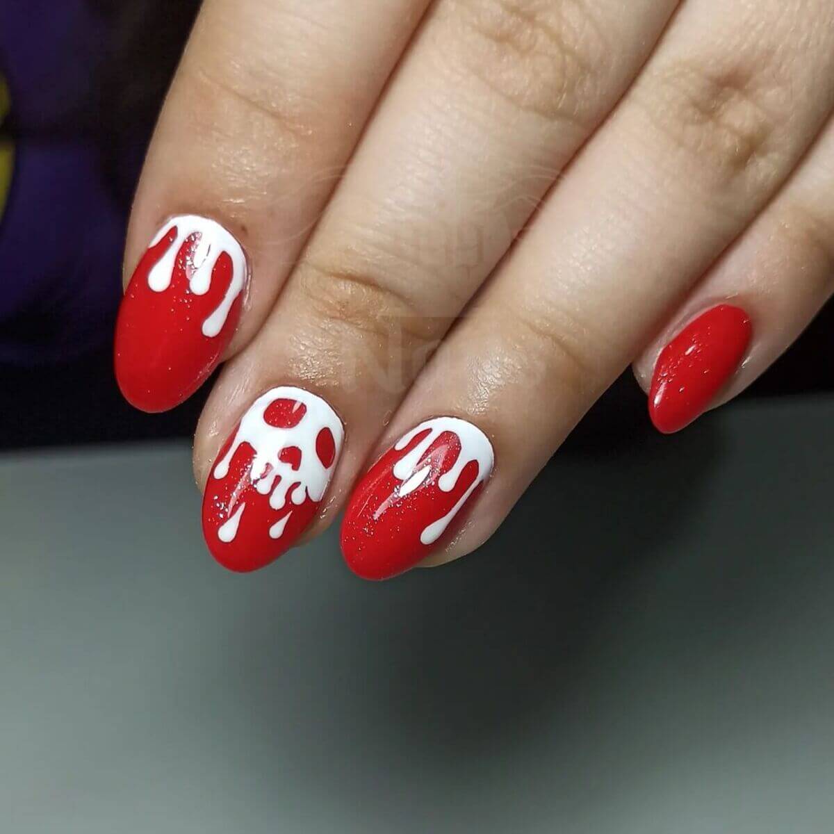 Uñas rojas.