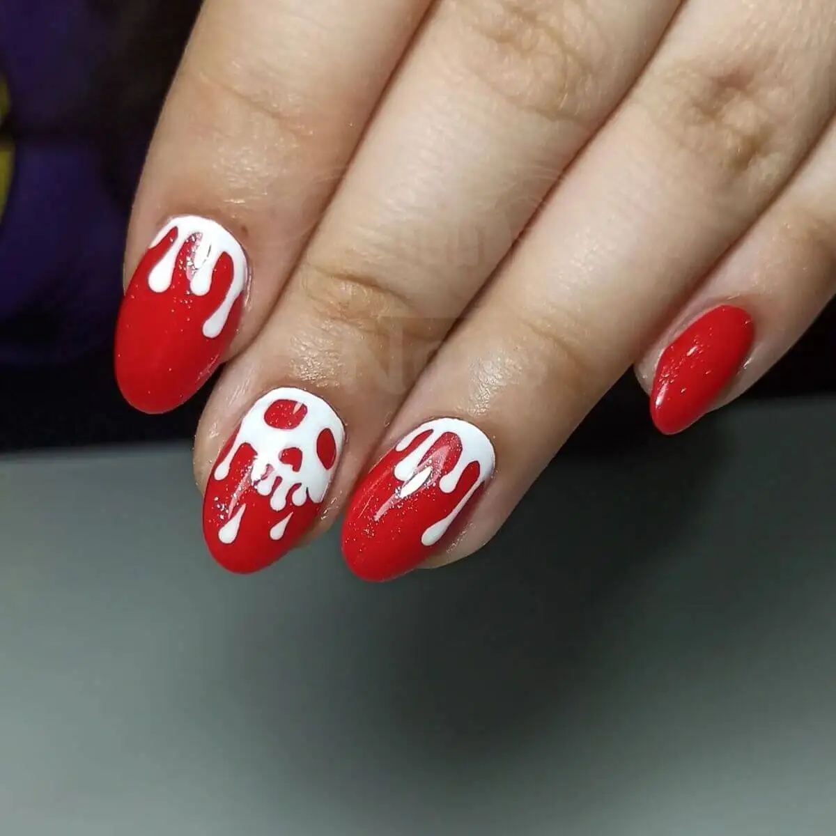 Uñas rojas.
