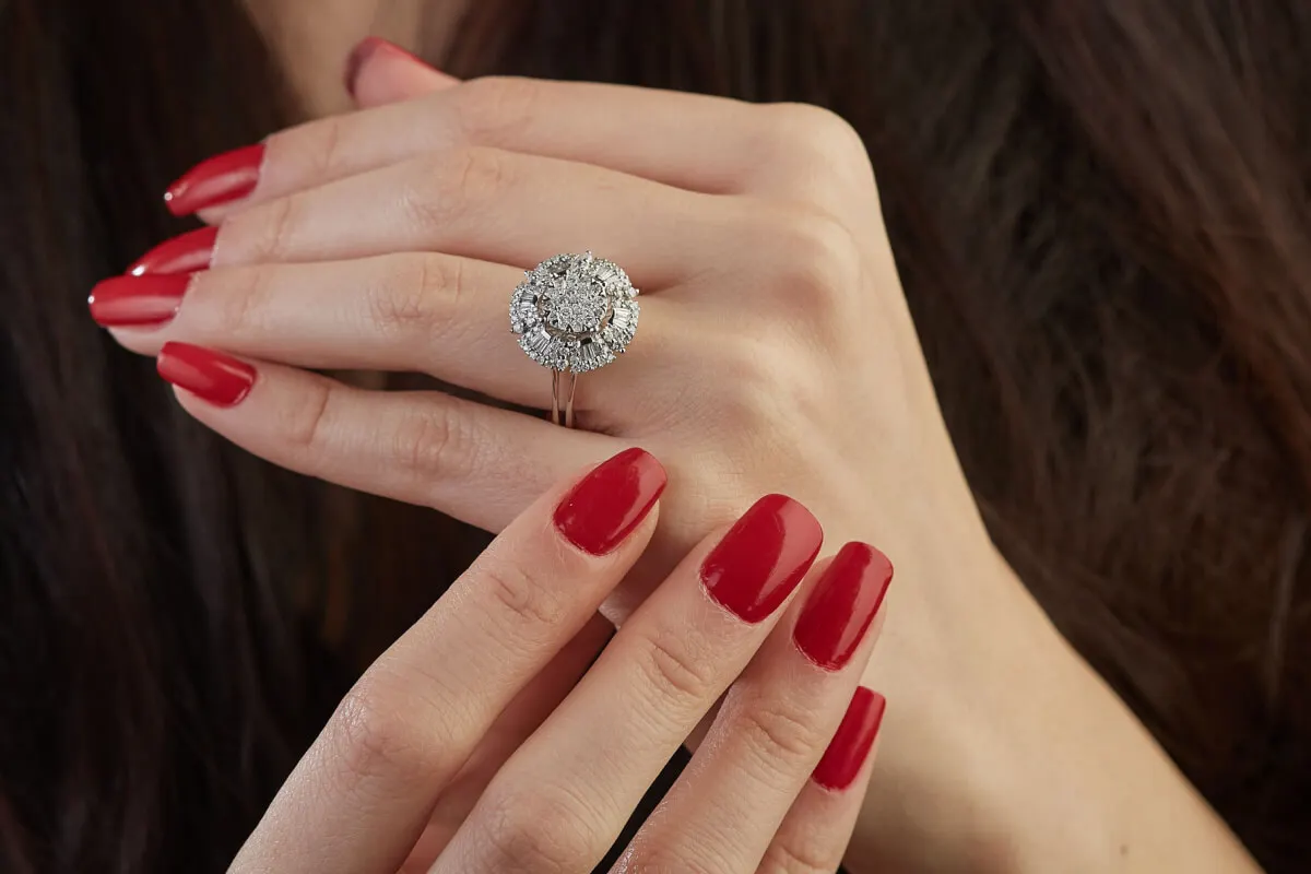 Uñas rojas.