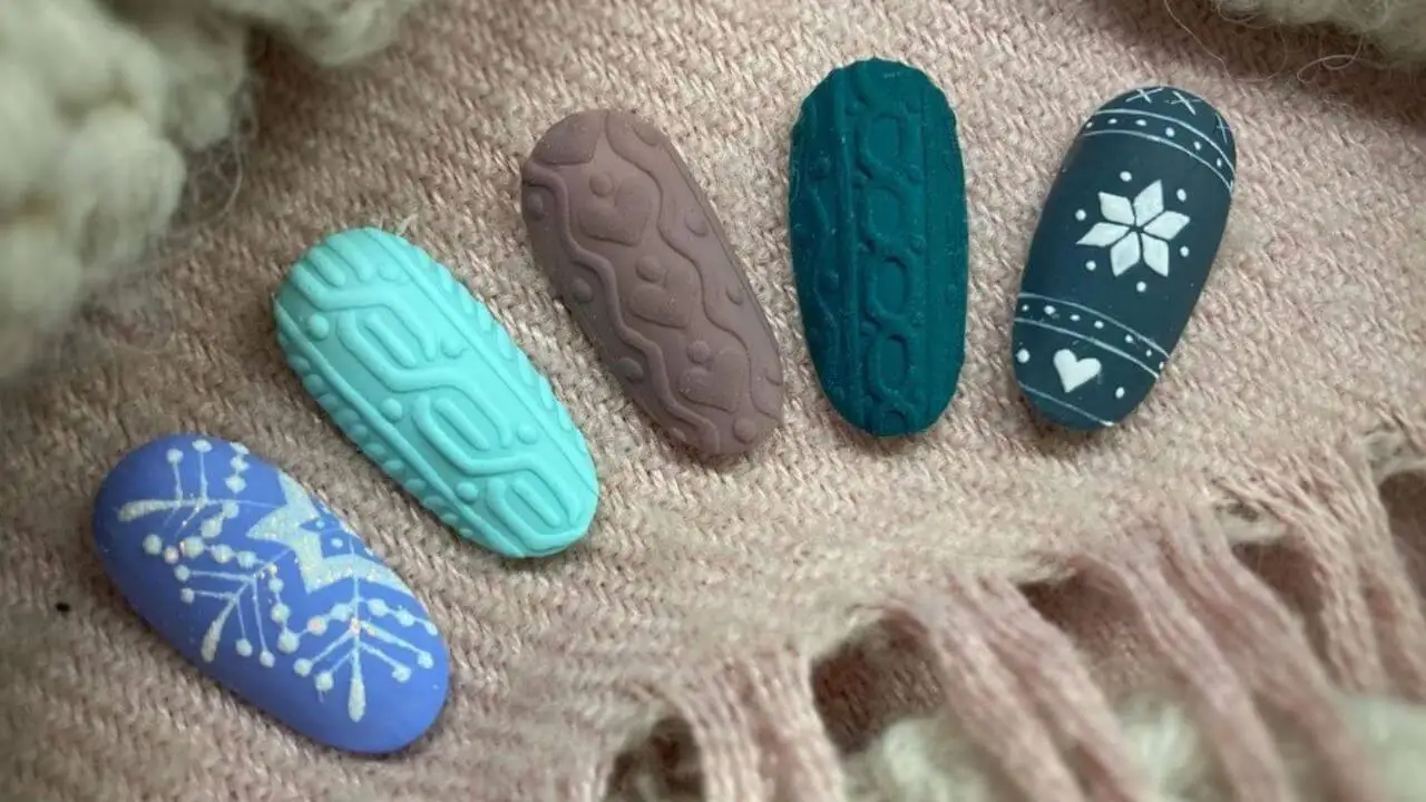 Uñas suéter en paleta de colores