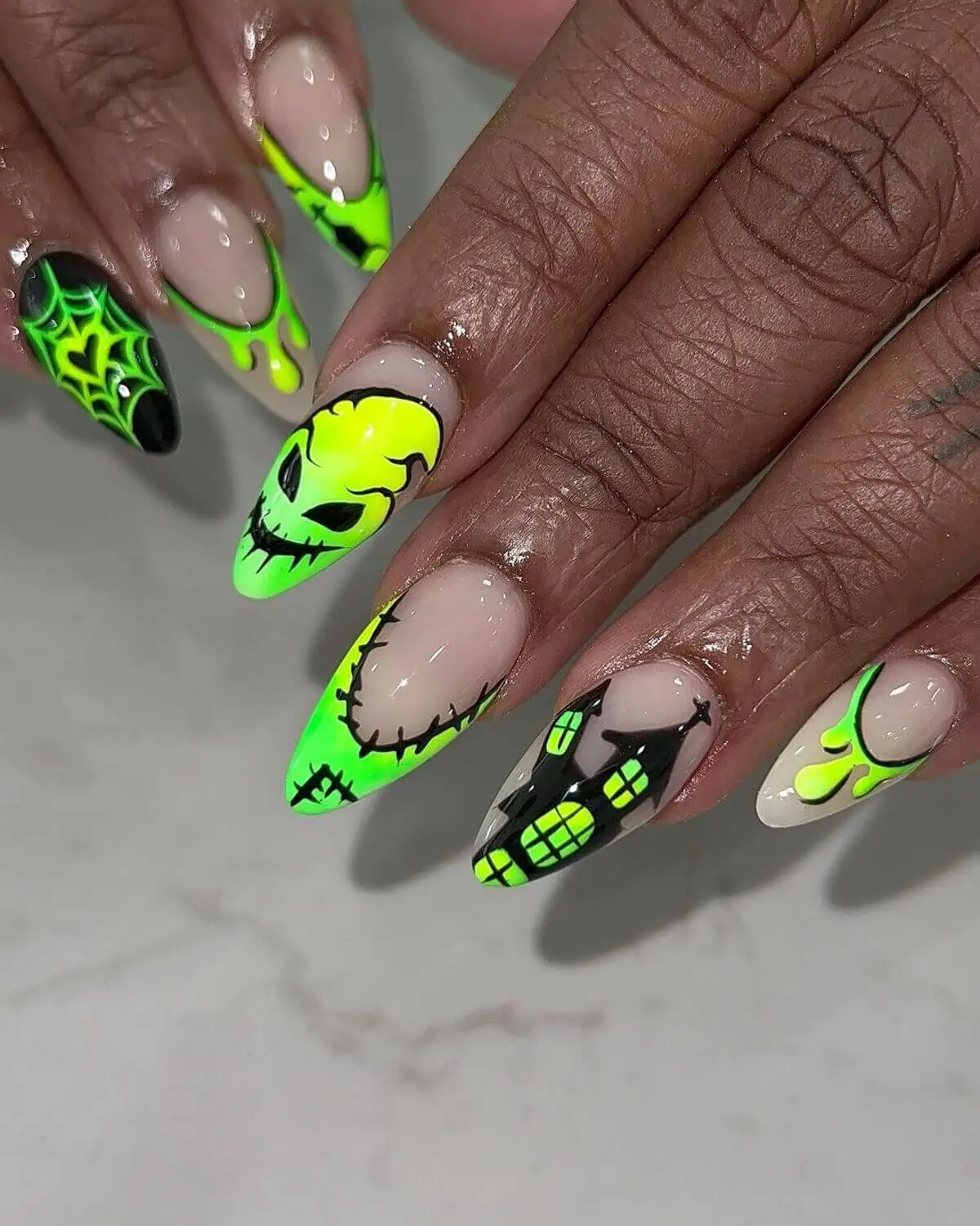 Uñas verdes.