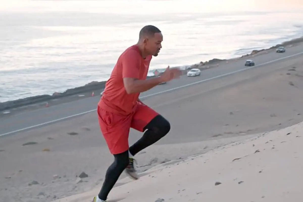Will Smith trotando.
