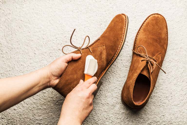 Aprende cómo limpiar y cuidar los zapatos de ante correctamente