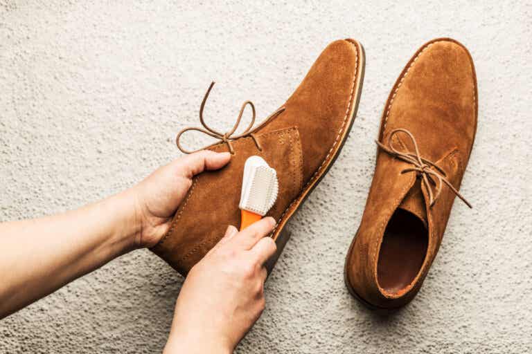 Aprende cómo limpiar y cuidar los zapatos de ante correctamente