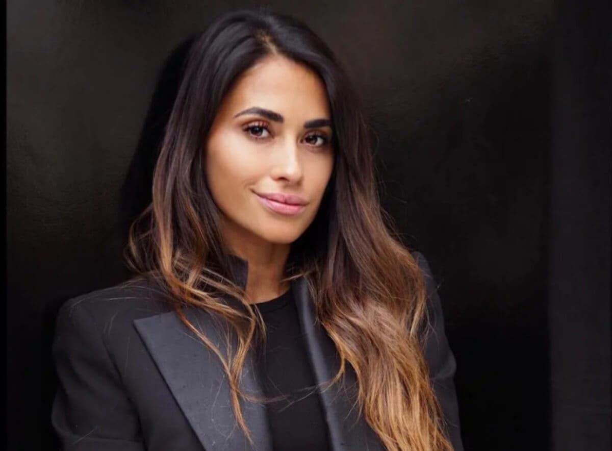 Antonela Roccuzzo y su elegante tono de pelo.