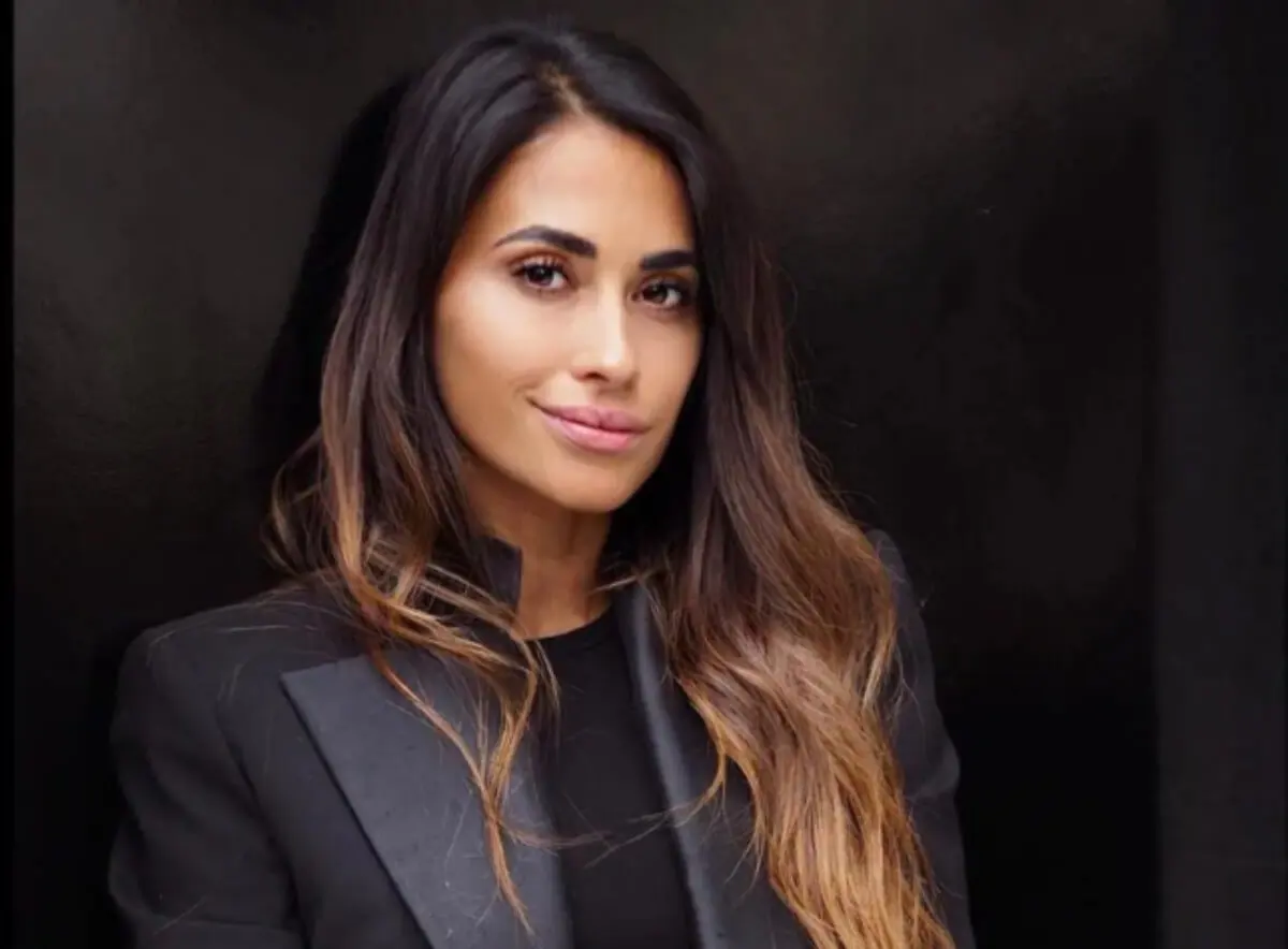 Antonela Roccuzzo y su elegante tono de pelo.