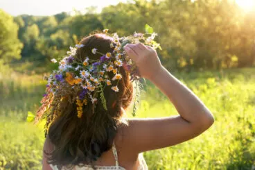 Cómo hacer una diadema de flores en 7 pasos fáciles
