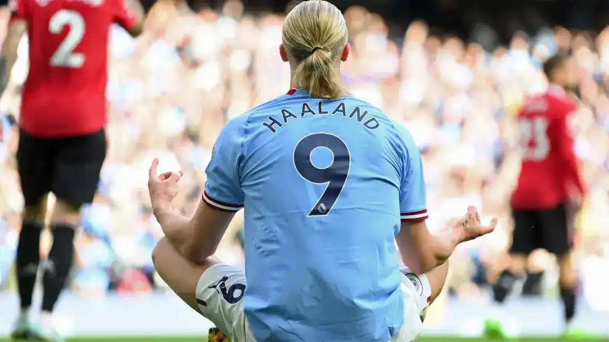 Haaland festeja meditando con el Manchester City