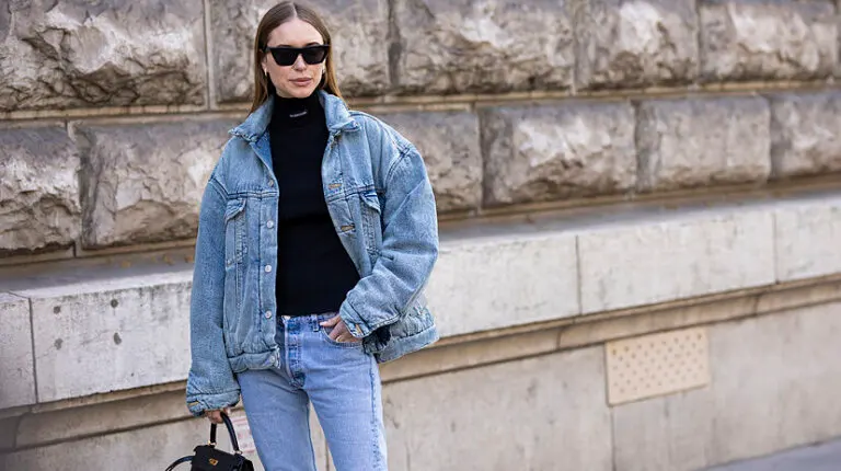 Chaqueta de jean en mujer.