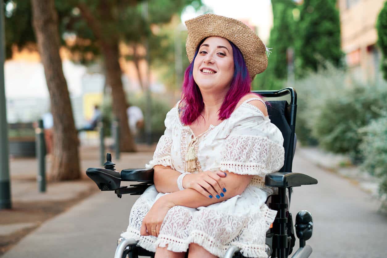 Mujer en silla de ruedas.