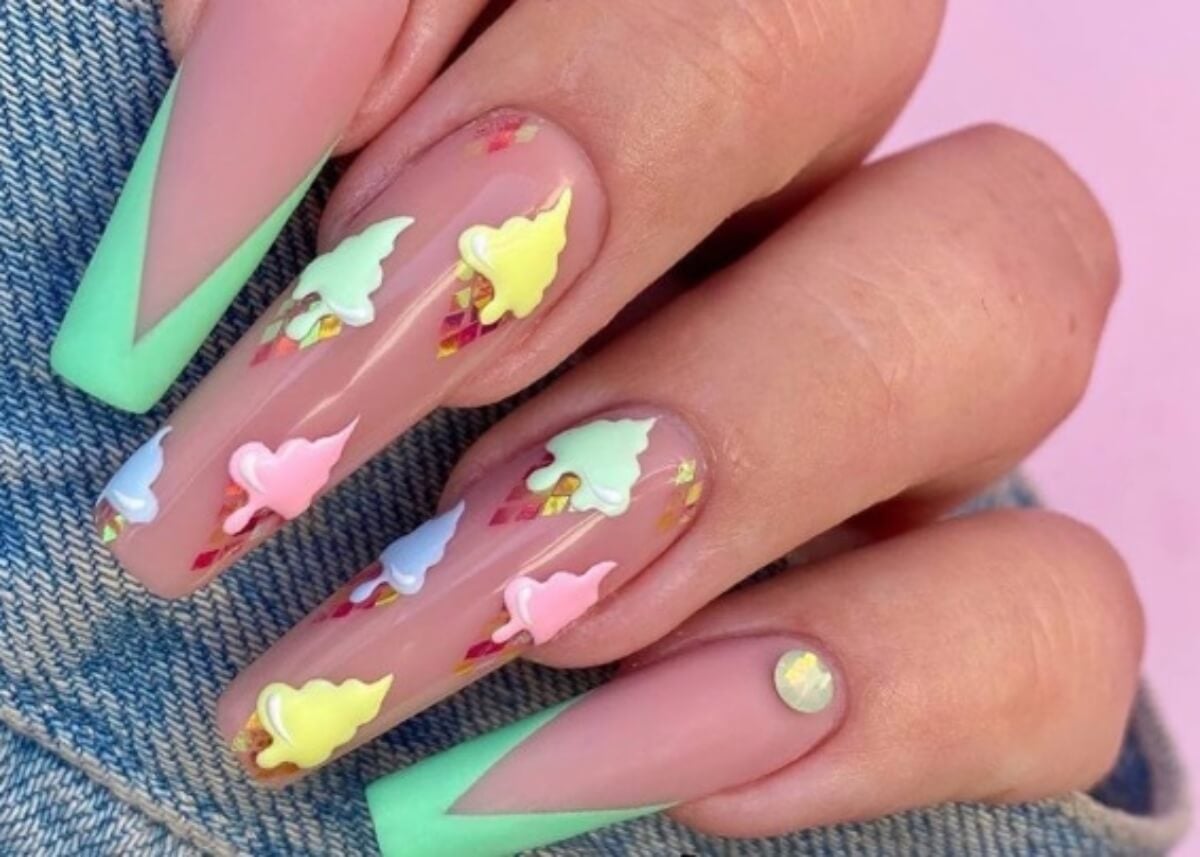 Uñas pastel con helado.